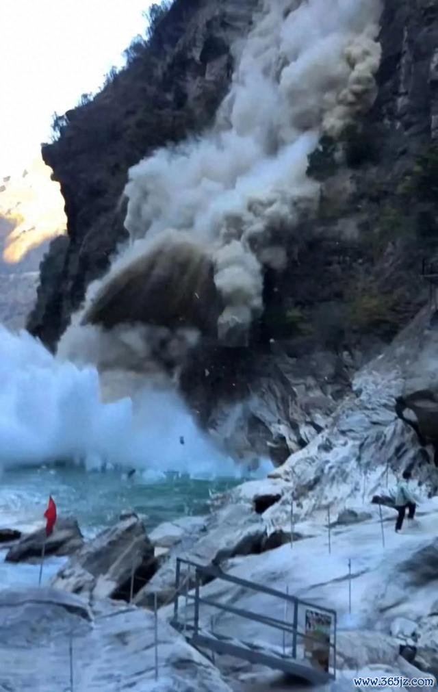 惊悸一会儿！云南虎跳峡网红打卡点山体滑坡，景区这么修起……