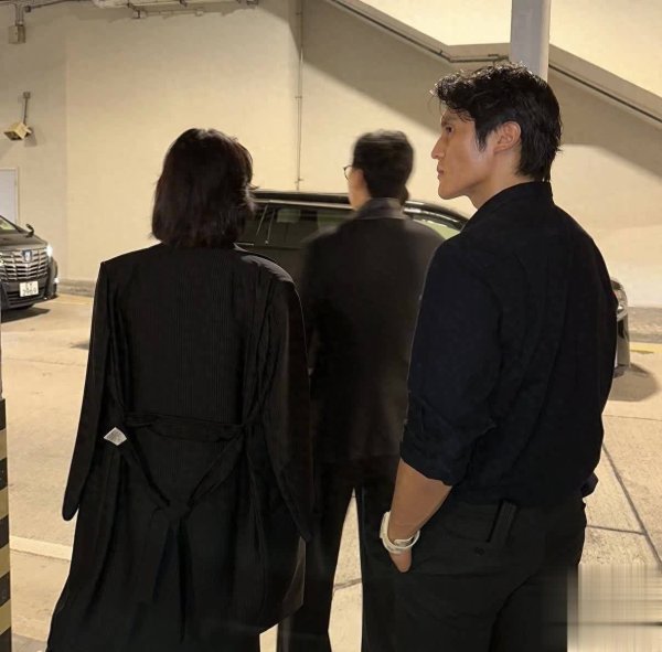 开云体育戴上了一副眼镜后显得儒雅且有风韵-开云kaiyun登录入口登录APP下载「中国」官方网站