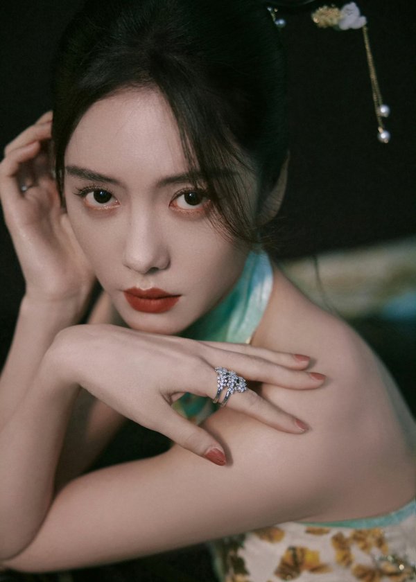 体育游戏app平台蔡拘泥, 东方韵味旗袍好意思东说念主, 一半烟火一半诗意-开云kaiyun登录入口登录APP下载「中国」官方网站